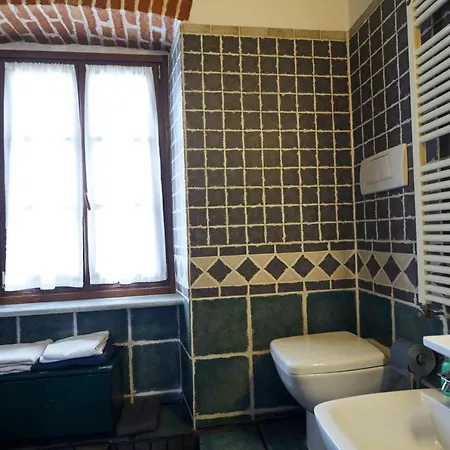 Borgo Dora House *